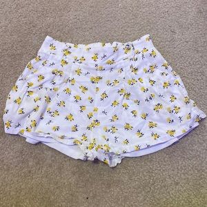 White with yellow flowers L.A Hearts shorts, Size XSmall